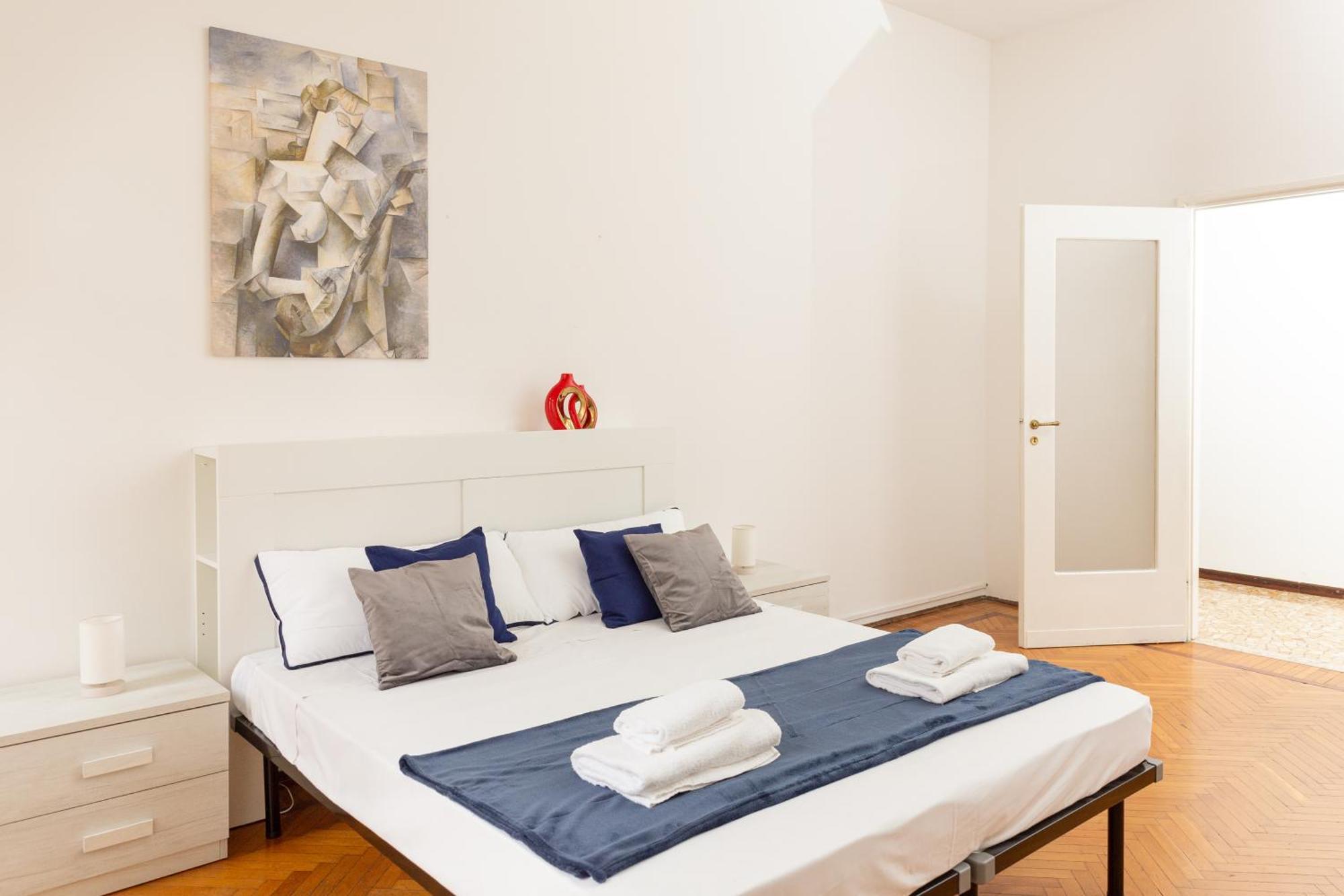 Picasso - Spacious Exclusive Apartment Милано Екстериор снимка